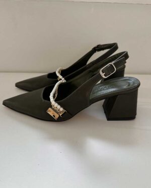 Λαδί Mule απο οικολογικό δέρμα, με χονδρό τακούνι με αξεσουάρ απο αλυσίδα και πέρλες